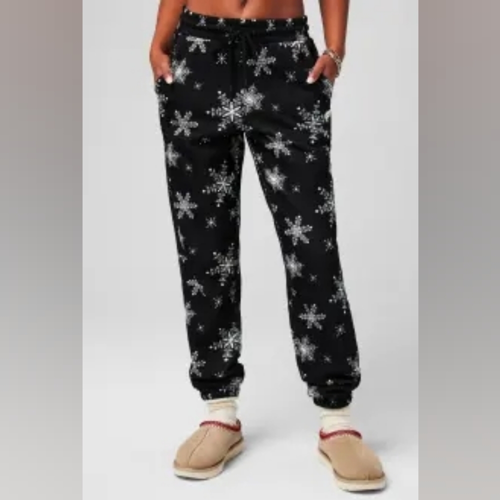 Fabletics Holiday Snowflake Pattern Joggers With Pockets Excellent Condition